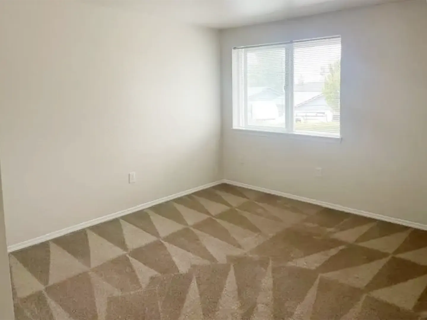 Triple Crown Apartments & Townhomes - Salem - SMI Property Management