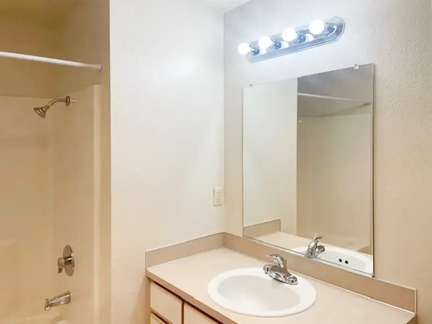 Triple Crown Apartments & Townhomes - Salem - SMI Property Management