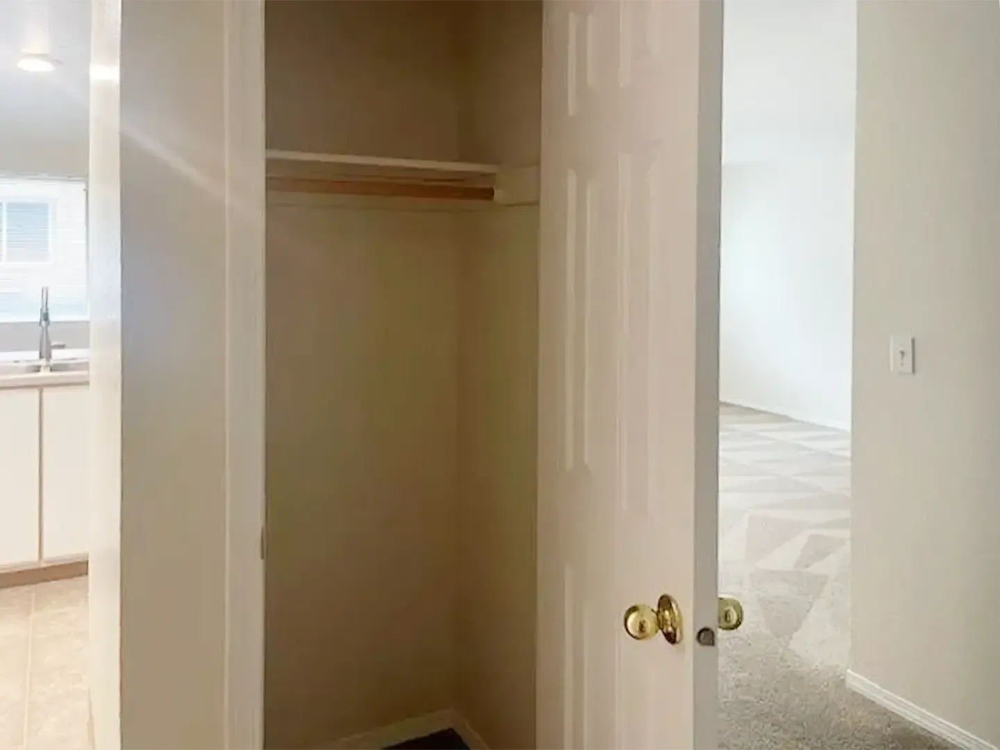 Triple Crown Apartments & Townhomes - Salem - SMI Property Management