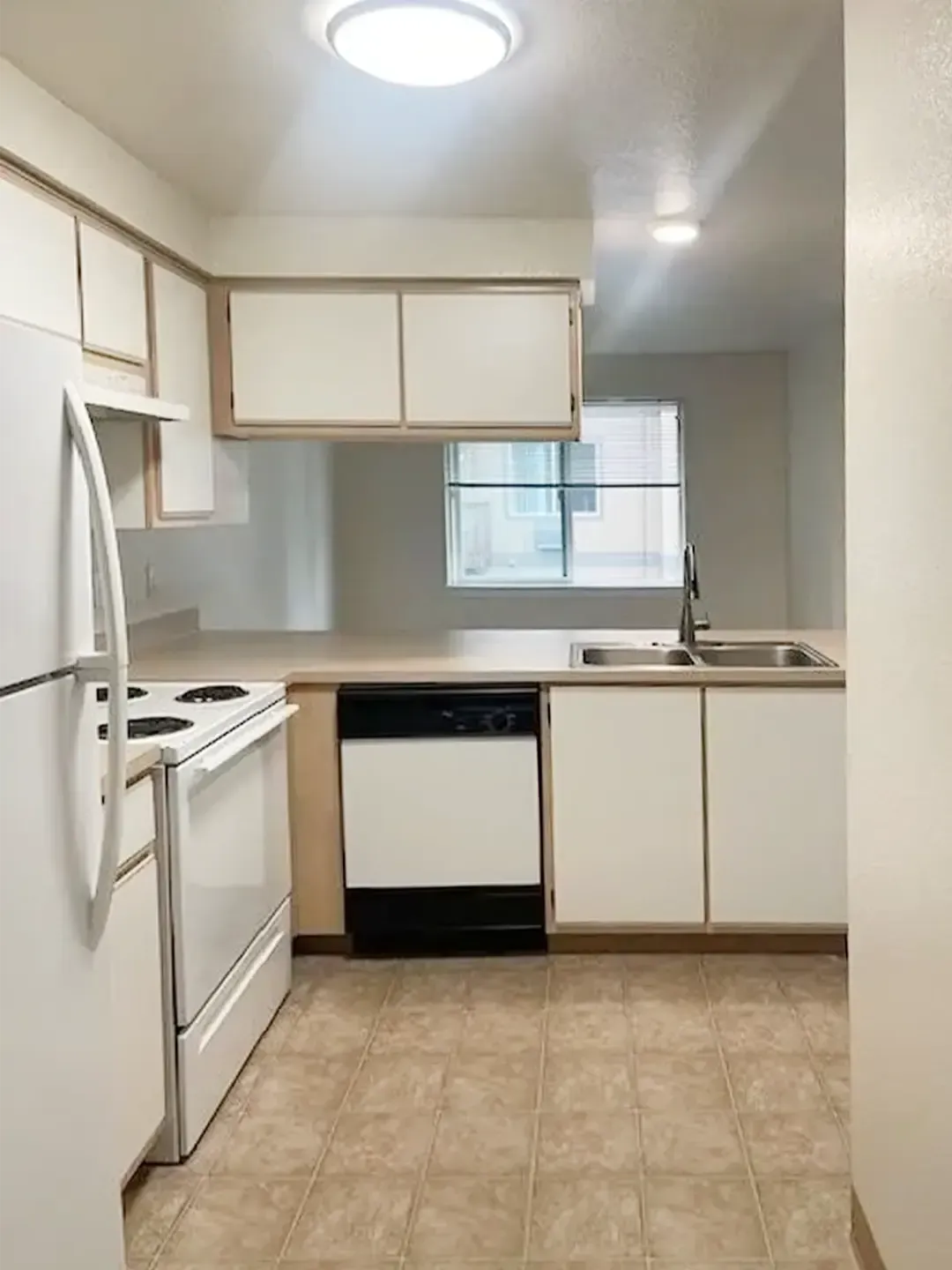 Triple Crown Apartments & Townhomes - Salem - SMI Property Management