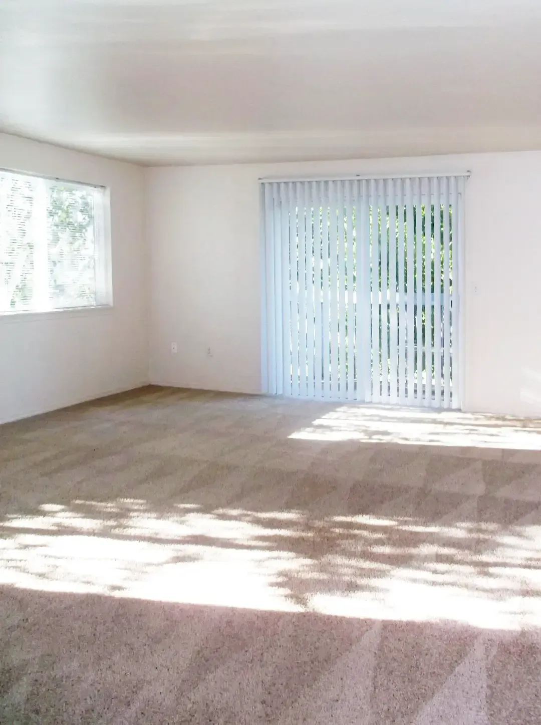 Triple Crown Apartments & Townhomes - Salem - SMI Property Management