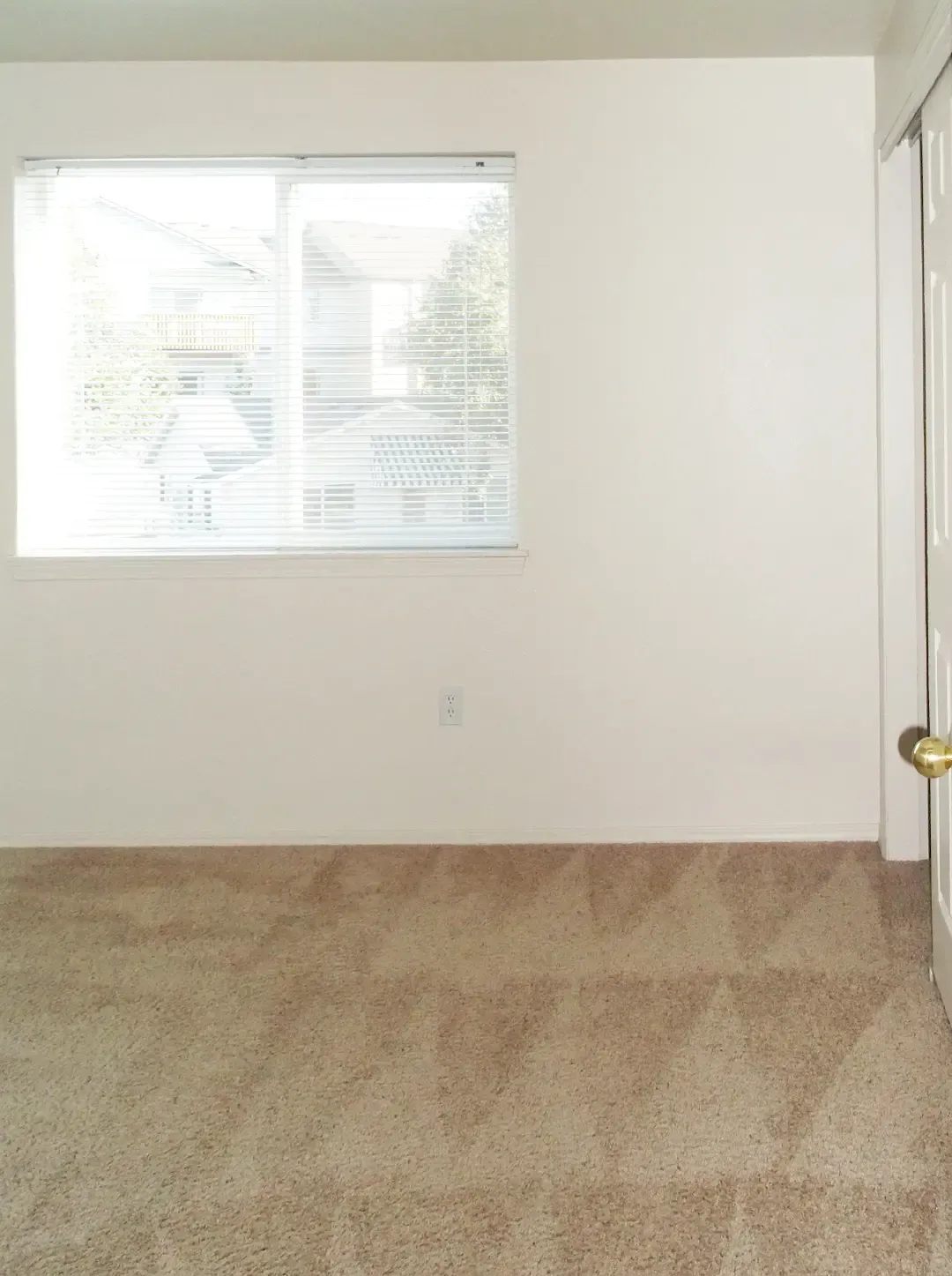 Triple Crown Apartments & Townhomes - Salem - SMI Property Management