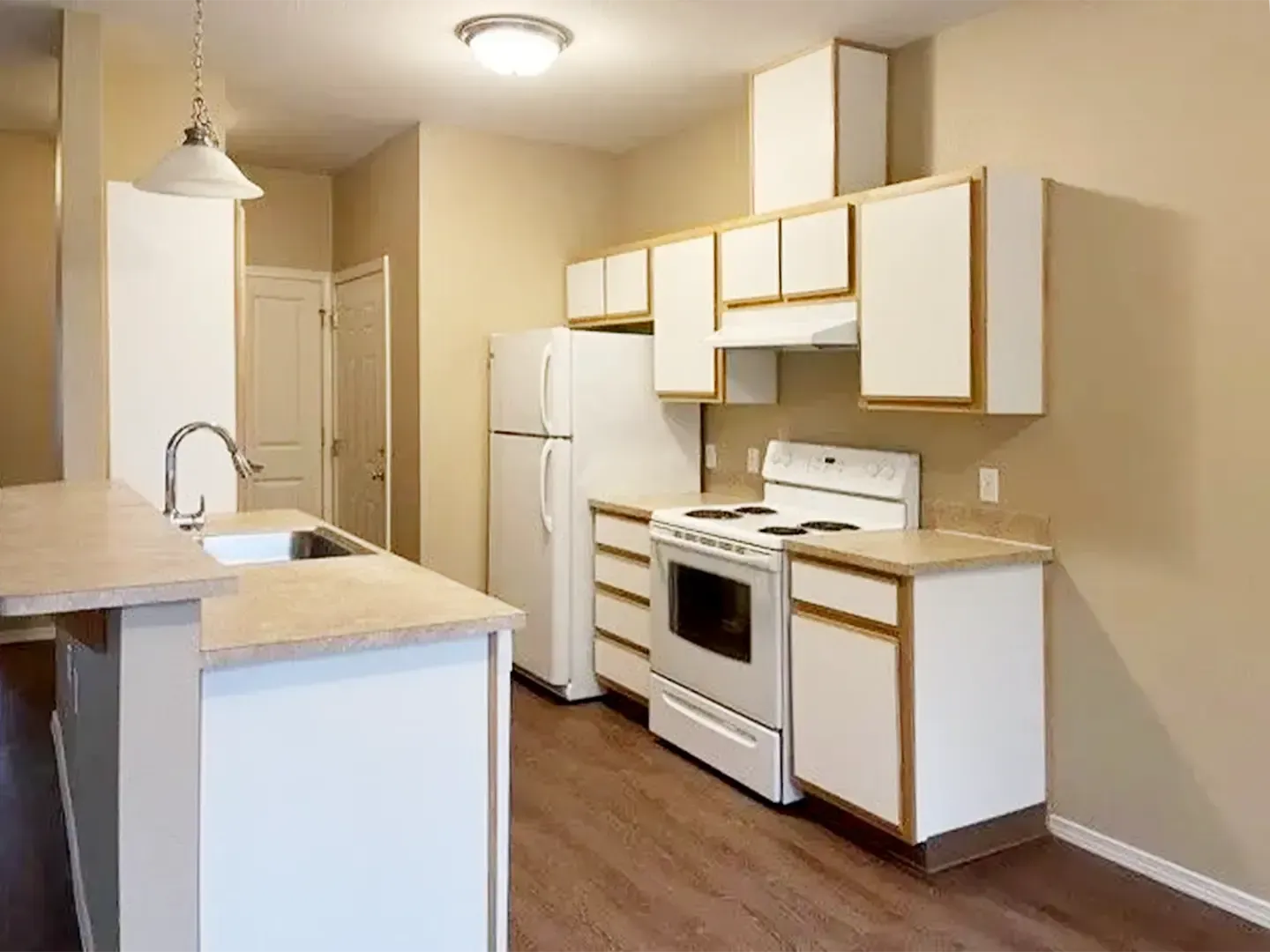 Valley Pointe Apartments - McMinnville, OR - SMI Property Management