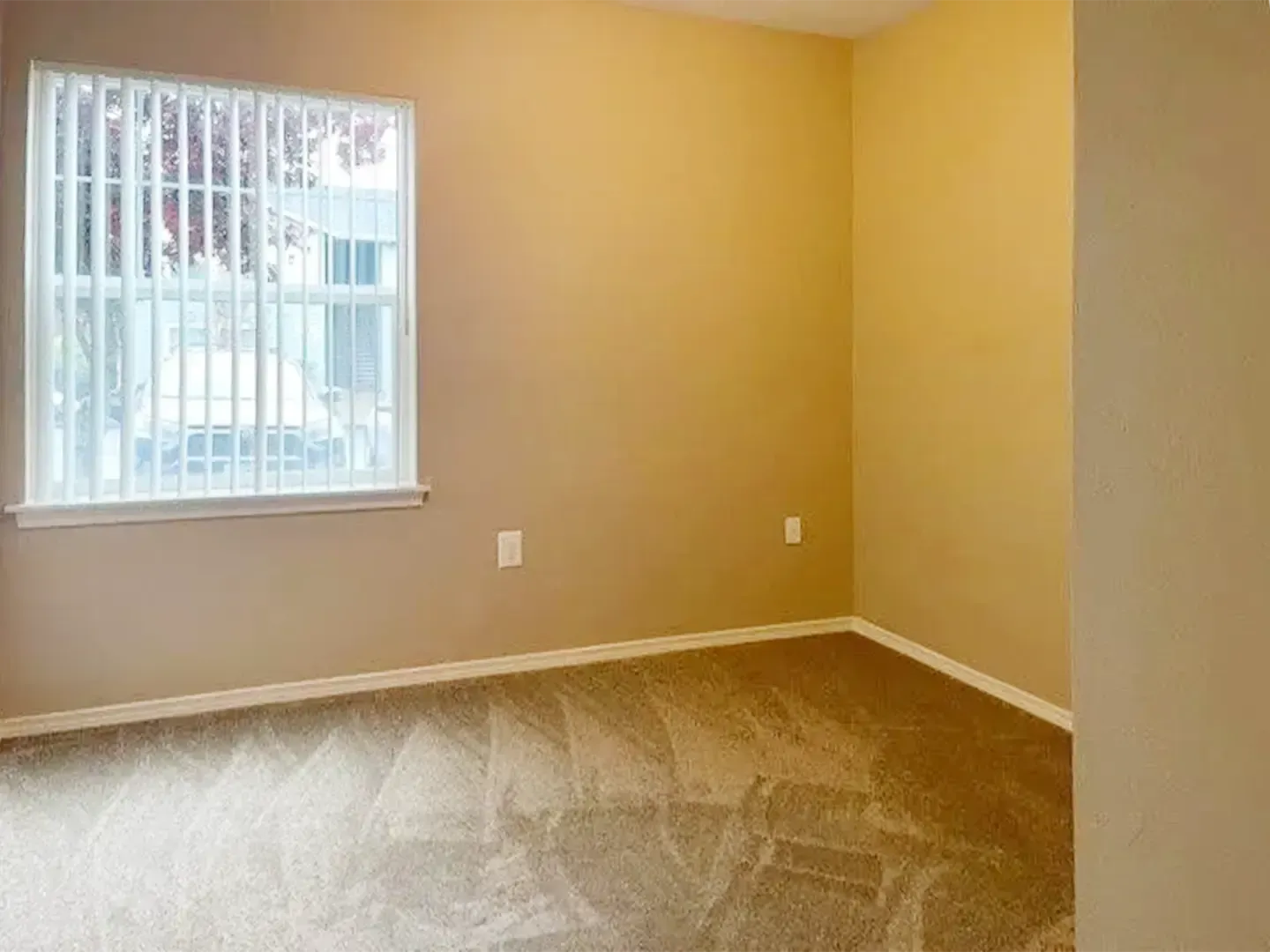 Valley Pointe Apartments - McMinnville, OR - SMI Property Management