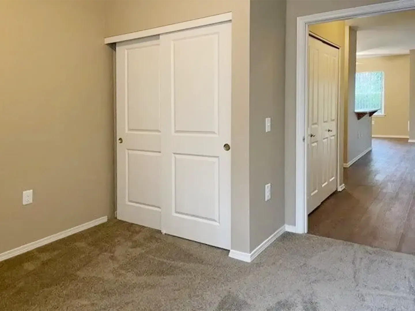 Valley Pointe Apartments - McMinnville, OR - SMI Property Management