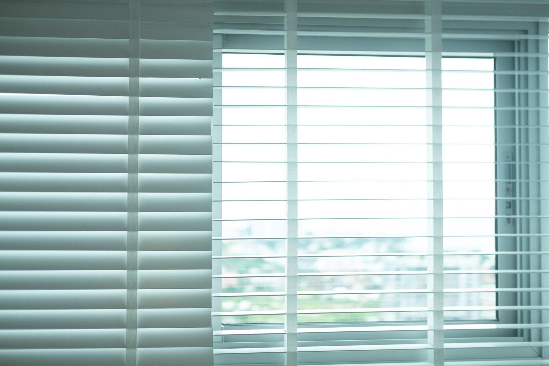 Veneziana di colore bianco