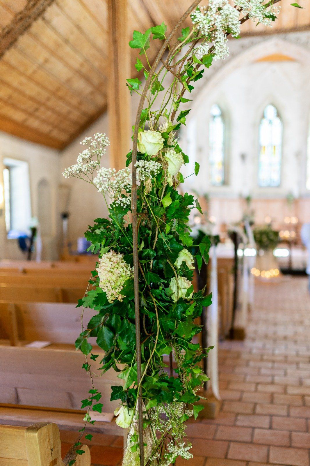 Mit Blumen bestückter Bock