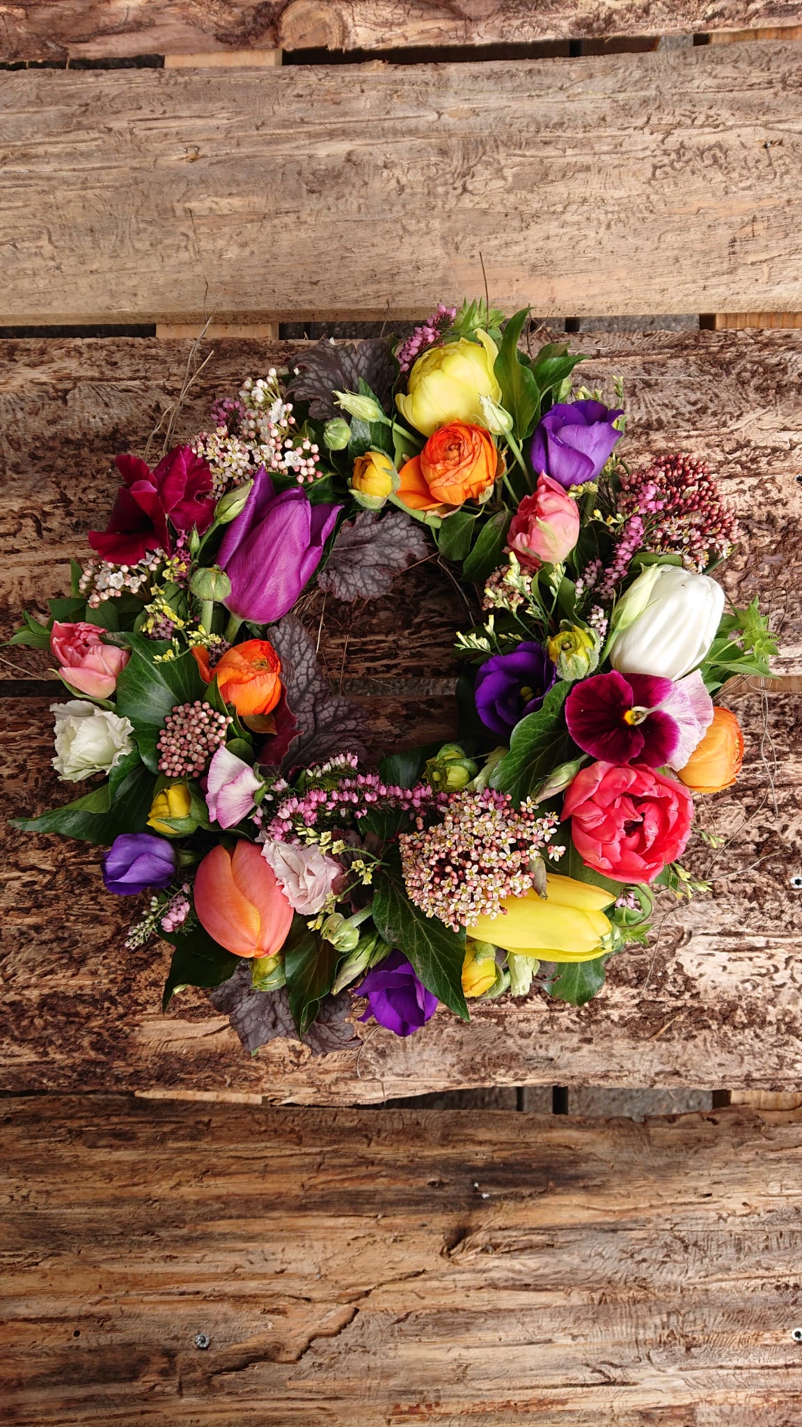 Blumenkranz mit Tulpen