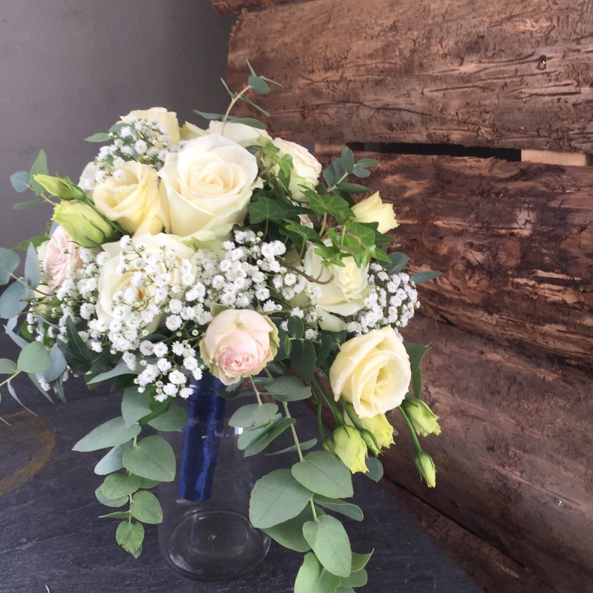 Hochzeitsstrauß mit Eukylyptus