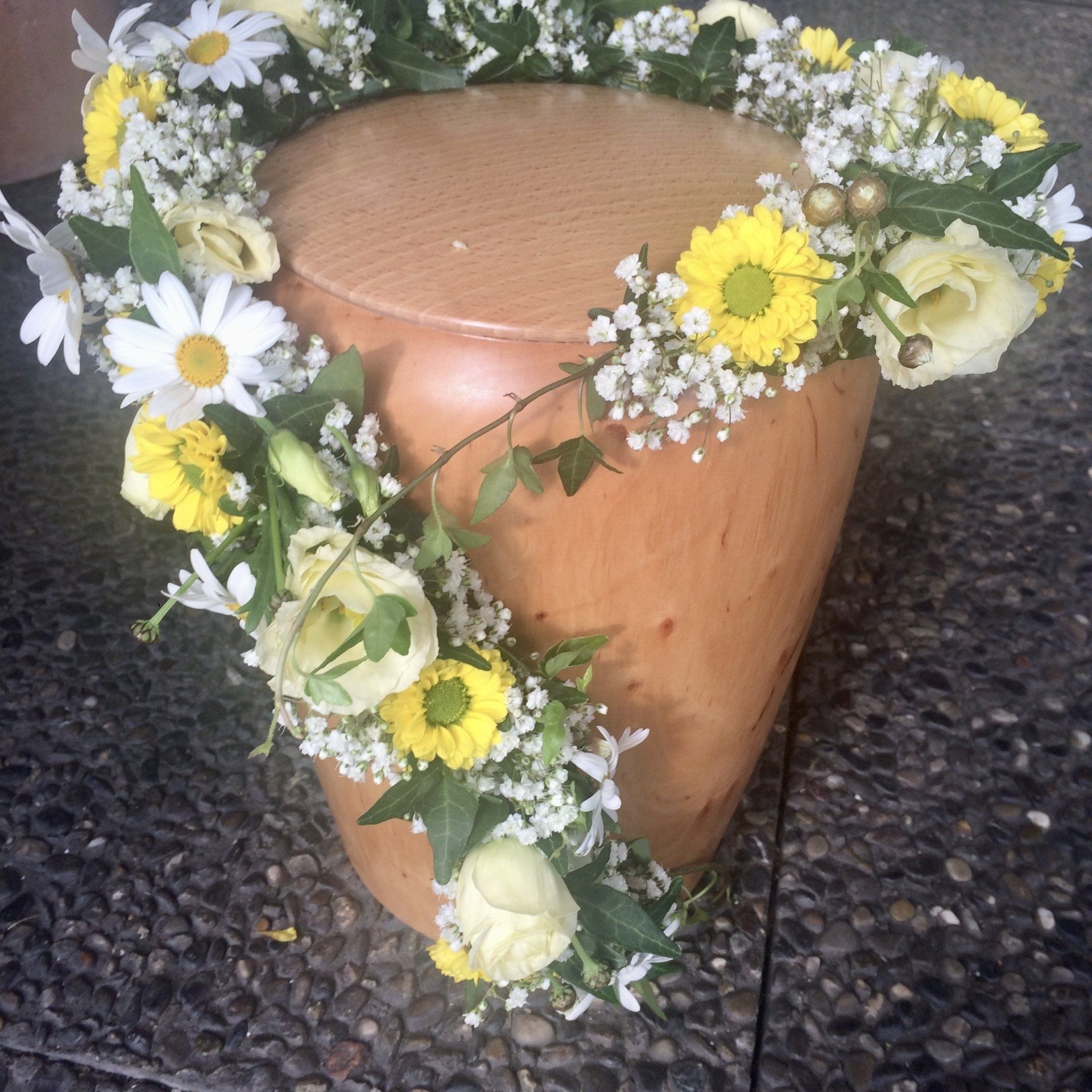 Blumenarrangement für Sitzmöbel