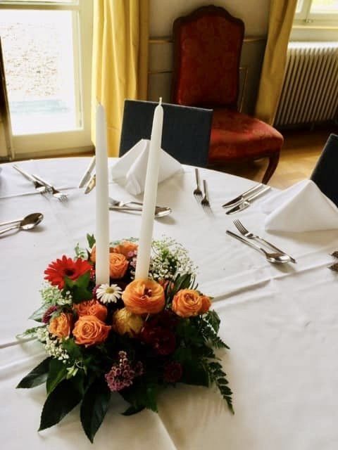 Mittelstrauß für einen runden Tisch