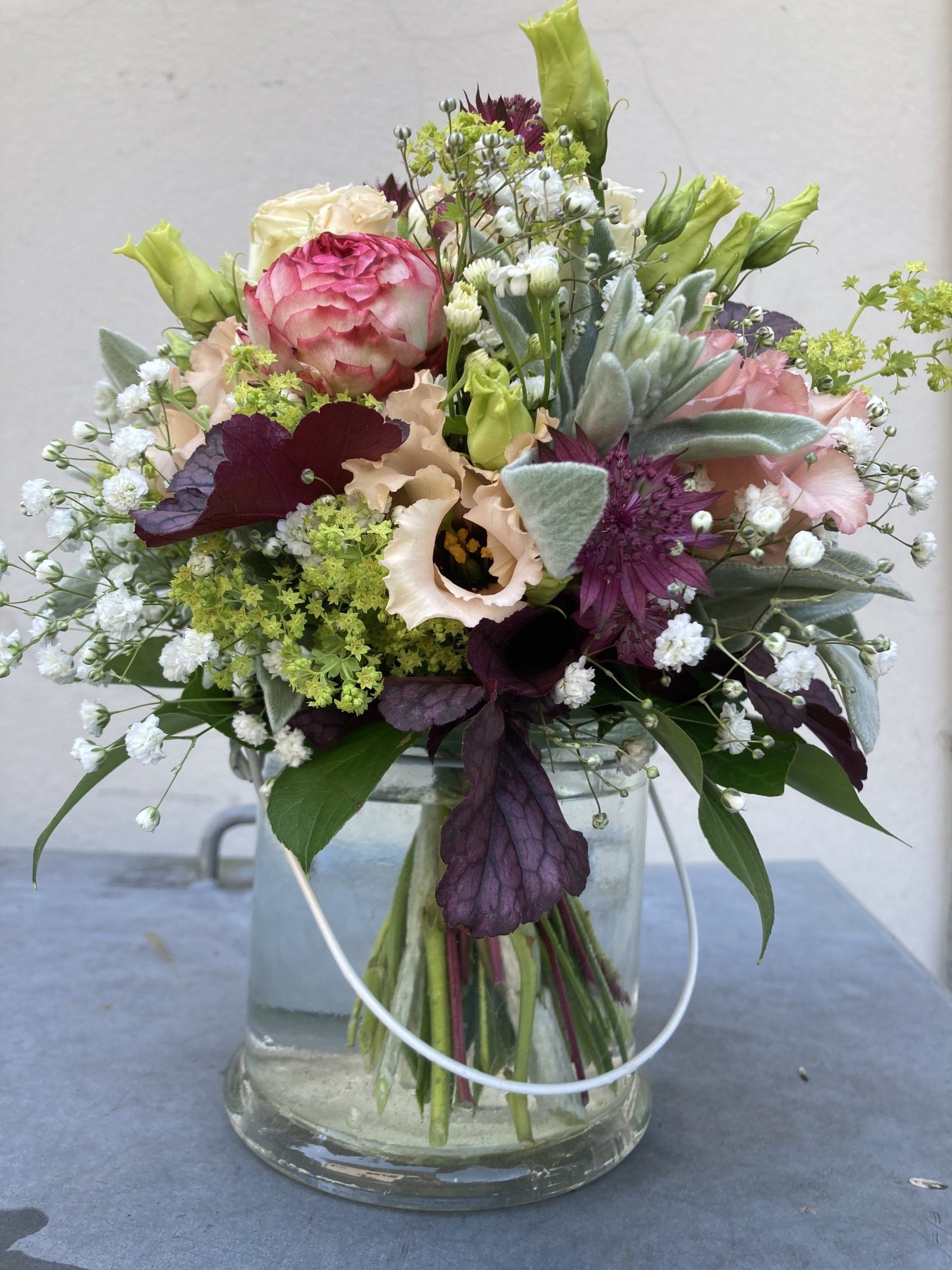 Blumenstrauß im trüben, herbstlichen Stil