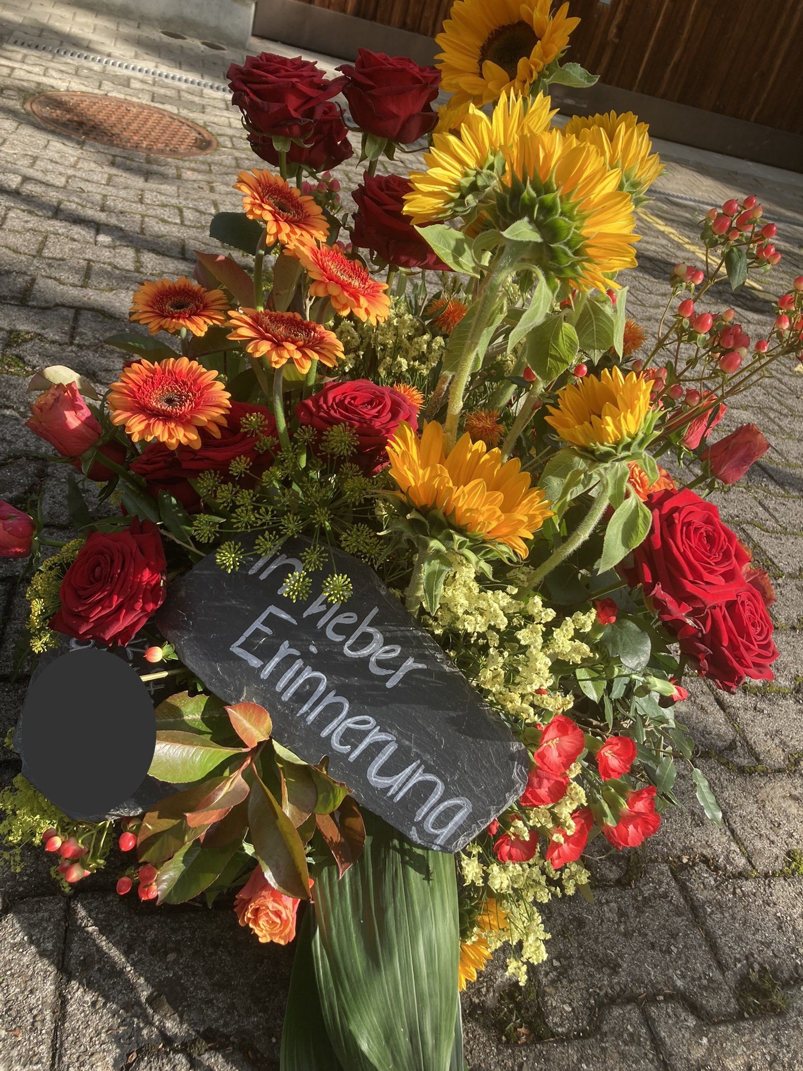 Blumenkranz mit Nachricht