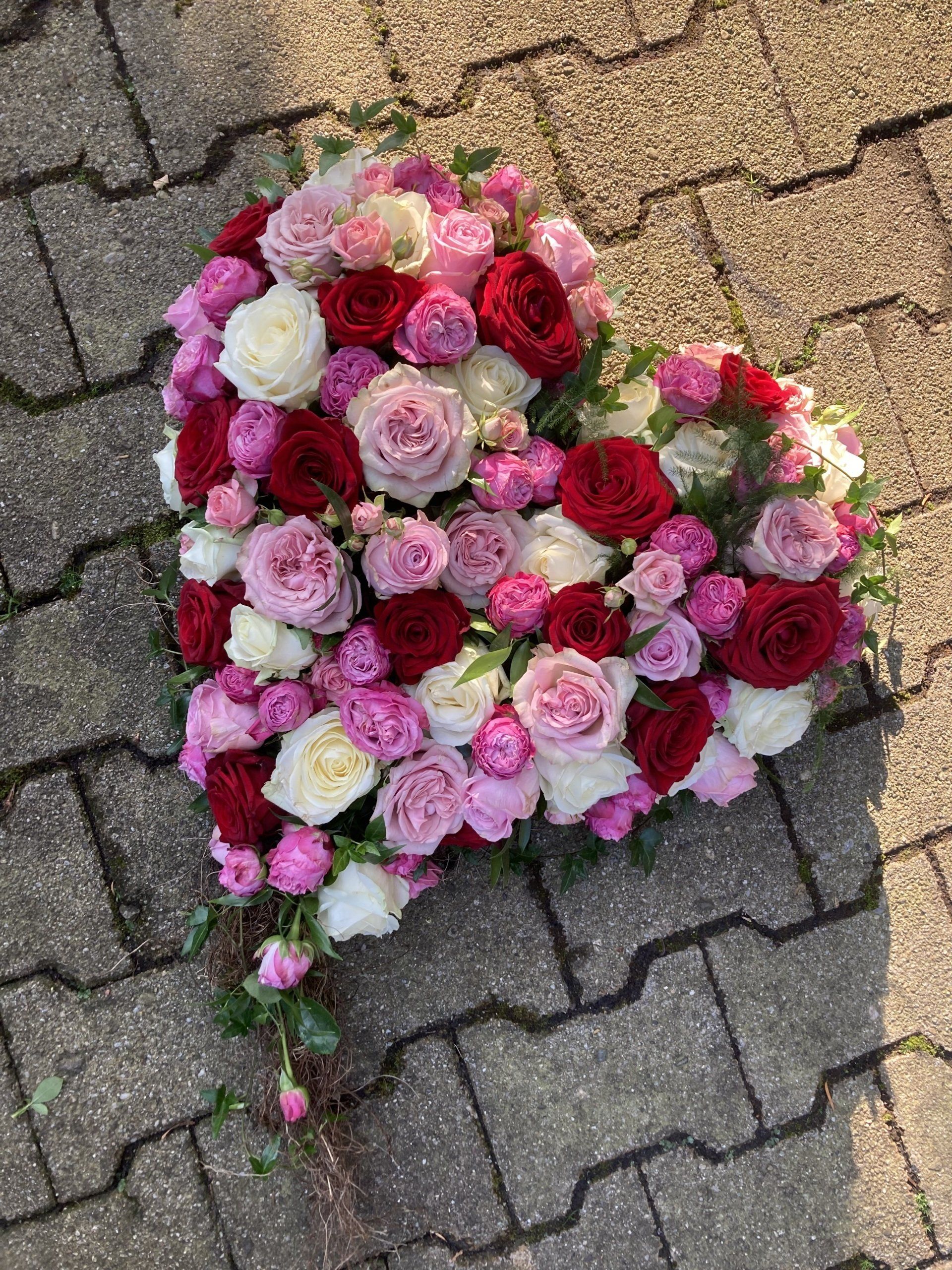 Herzförmiger Blumenkranz Munsingen