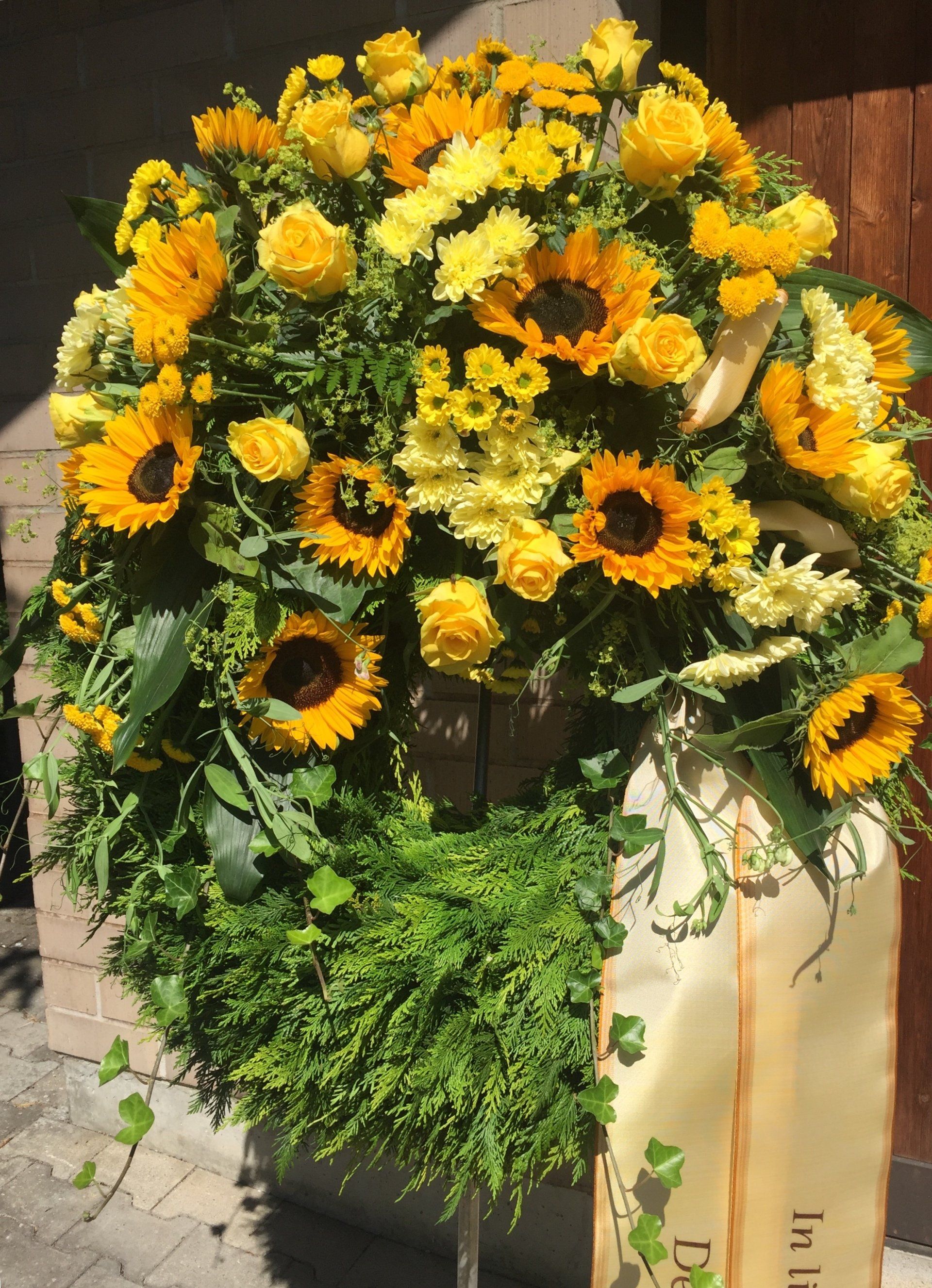 Blumenarrangement aus Sonnenblumen Casa Flora Munsingen