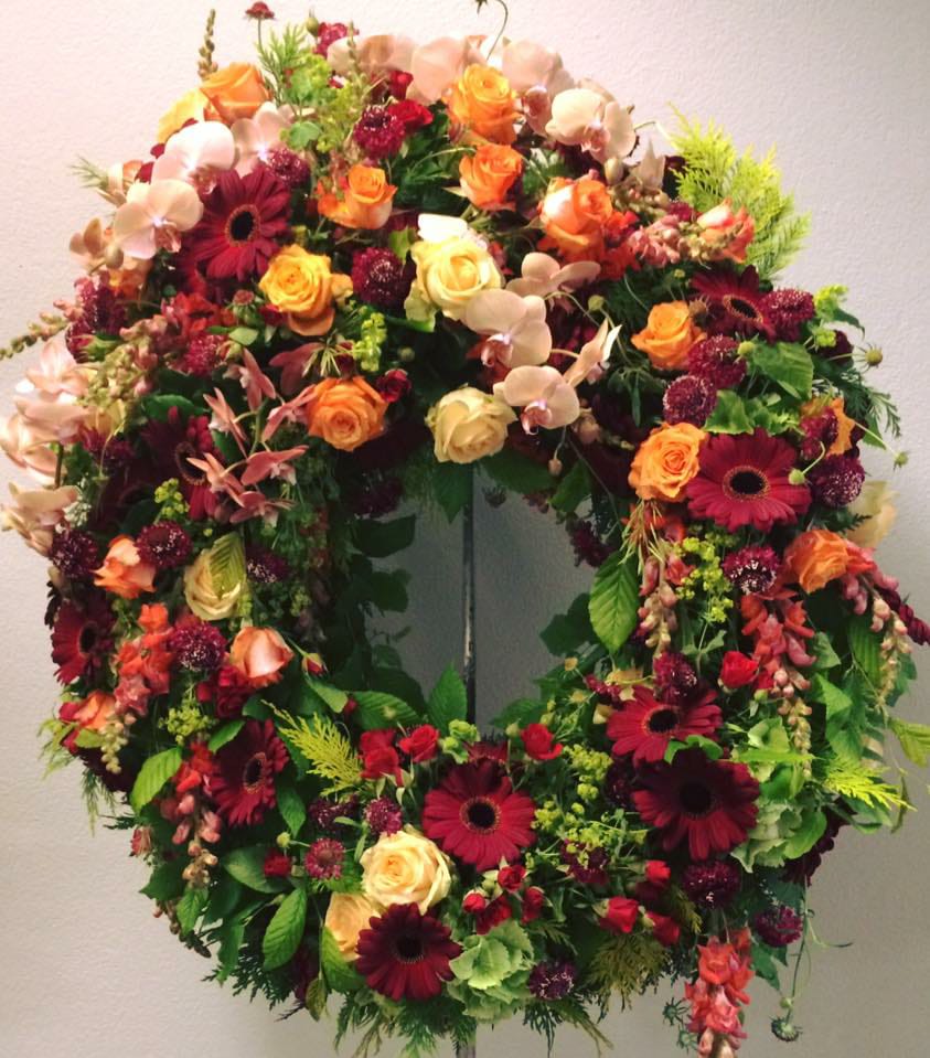 Blumenkranz Farben dunkelrot