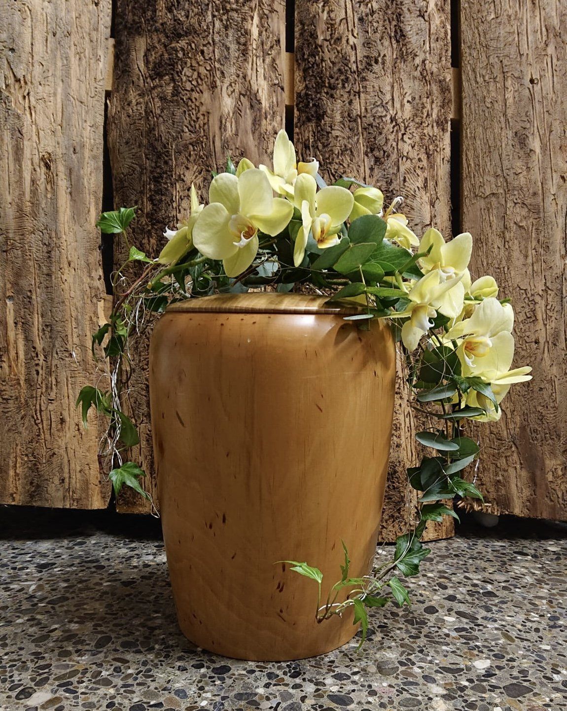 Blumenkomposition für Waschbecken