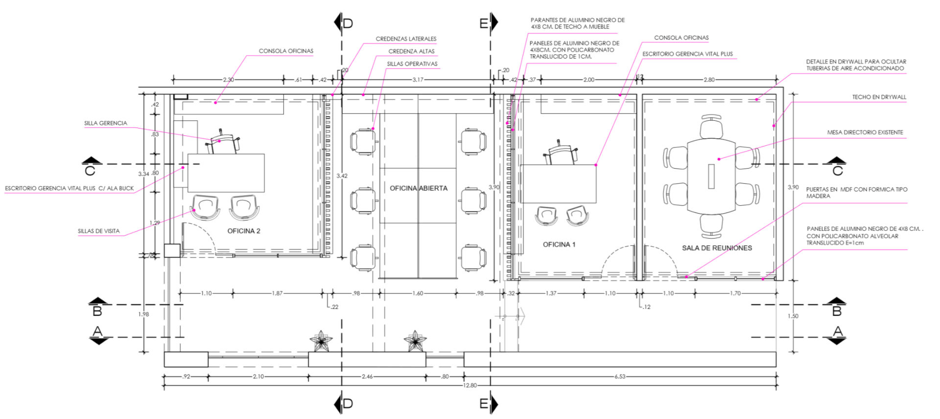 Un dibujo en blanco y negro del plano de una casa.