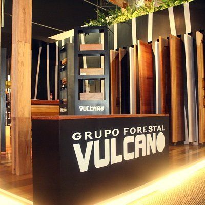 Un cartel que dice grupo forestal vulcano.