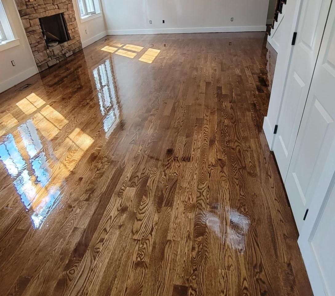 A living room with hardwood floors and a fireplace.