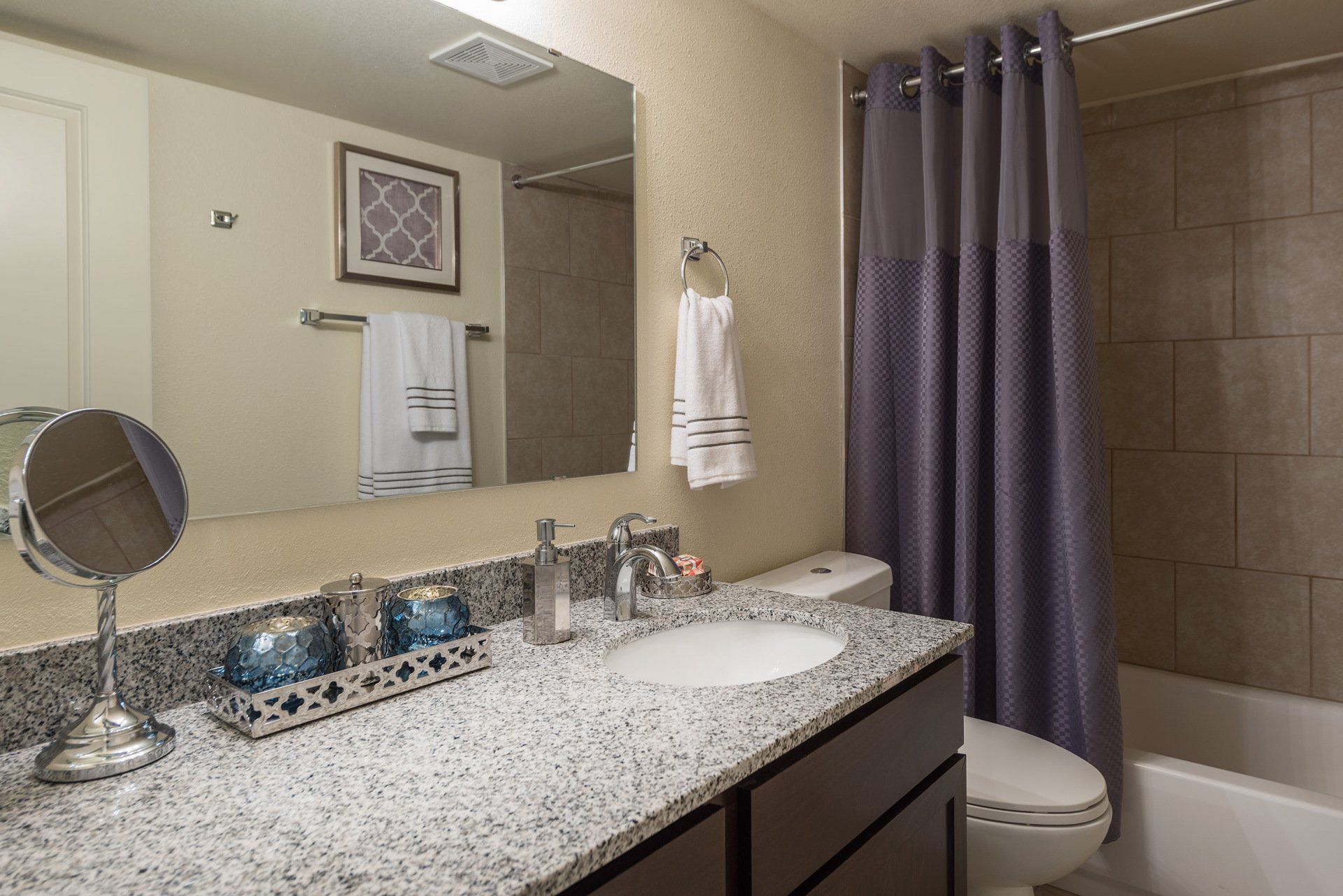 Westport Crossing Apartments bathroom
