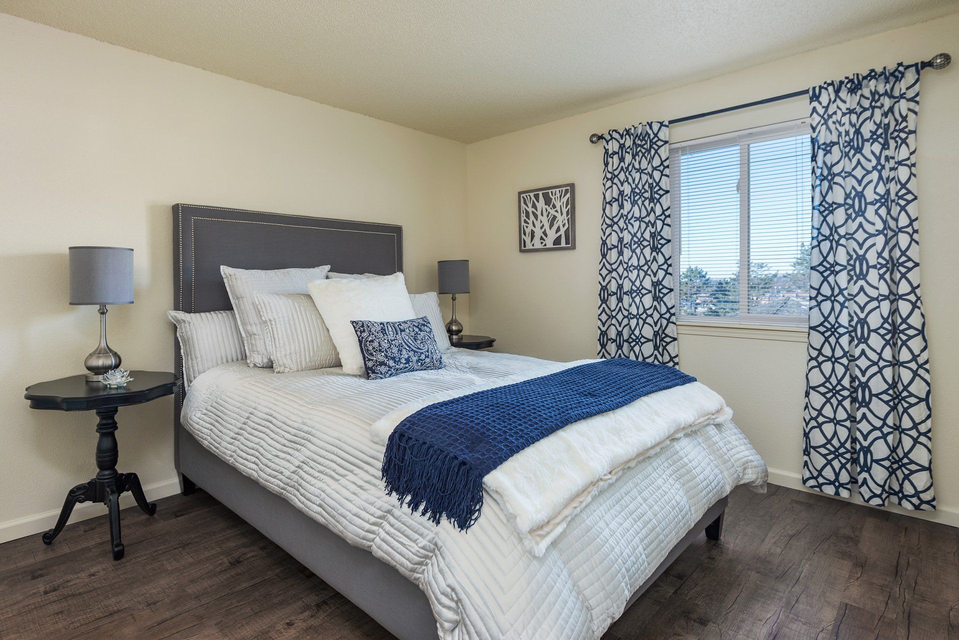 Westport Crossing Apartments bedroom - staged.