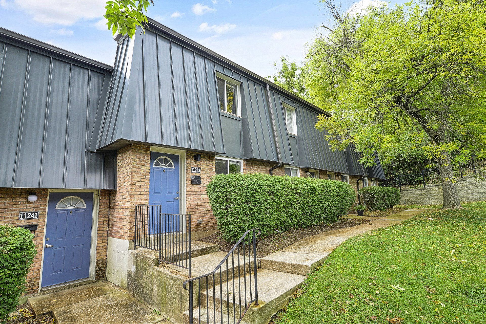 Exterior of Westport Crossing Apartments with large grass area