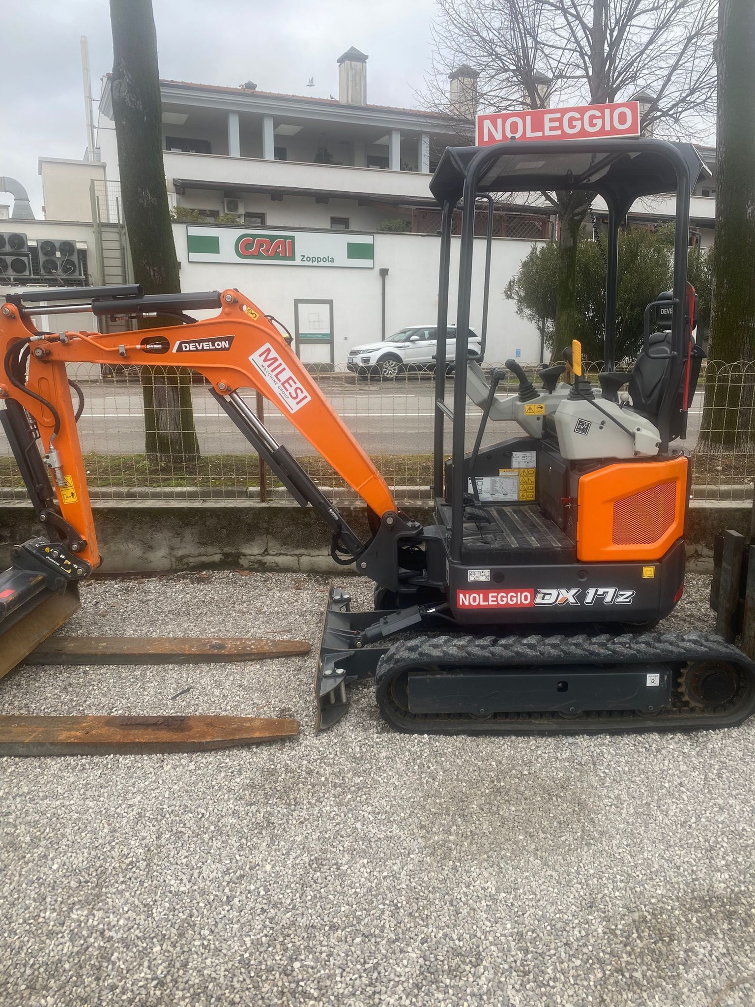 NOLEGGIO mini escavatore