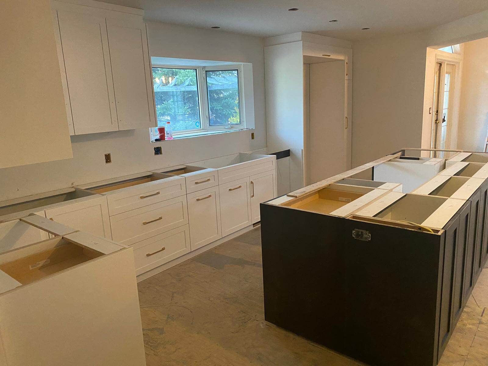 Black island table construction