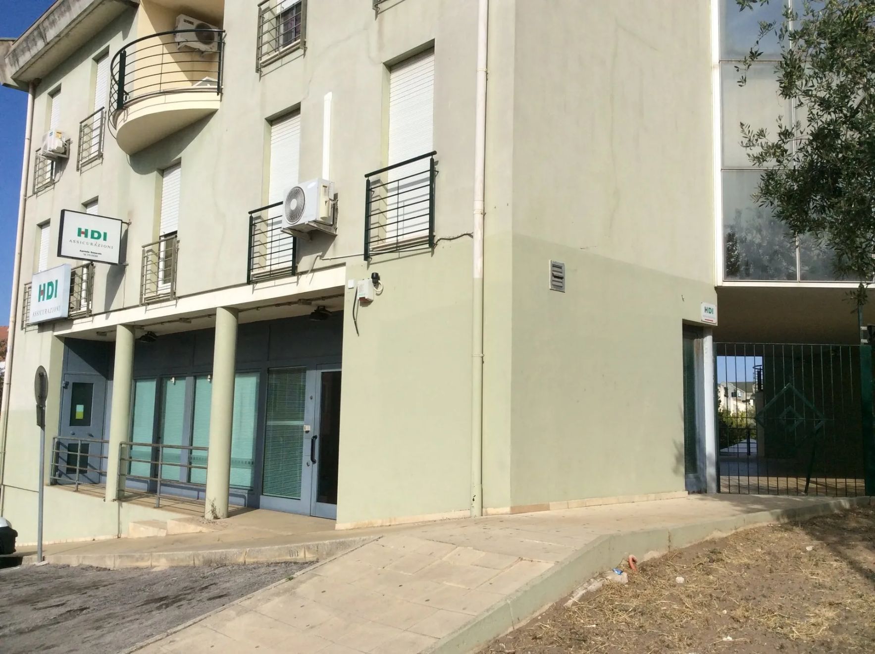 L'ingresso della compagnia assicurativa