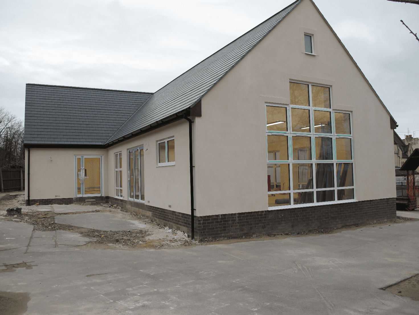 windows on front of bulling