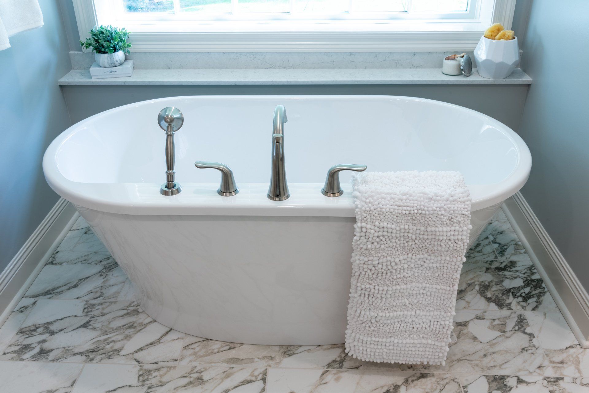 Spa-Like Bathroom Designs:  Freestanding Tubs vs. Built-In Bathtubs