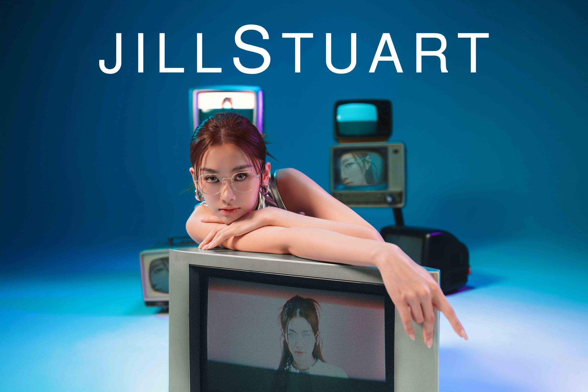 2024 Jill Stuart 眼鏡商品攝影，金屬鏡框、質感光影拍攝、專業平面攝影作品，品牌形象視覺