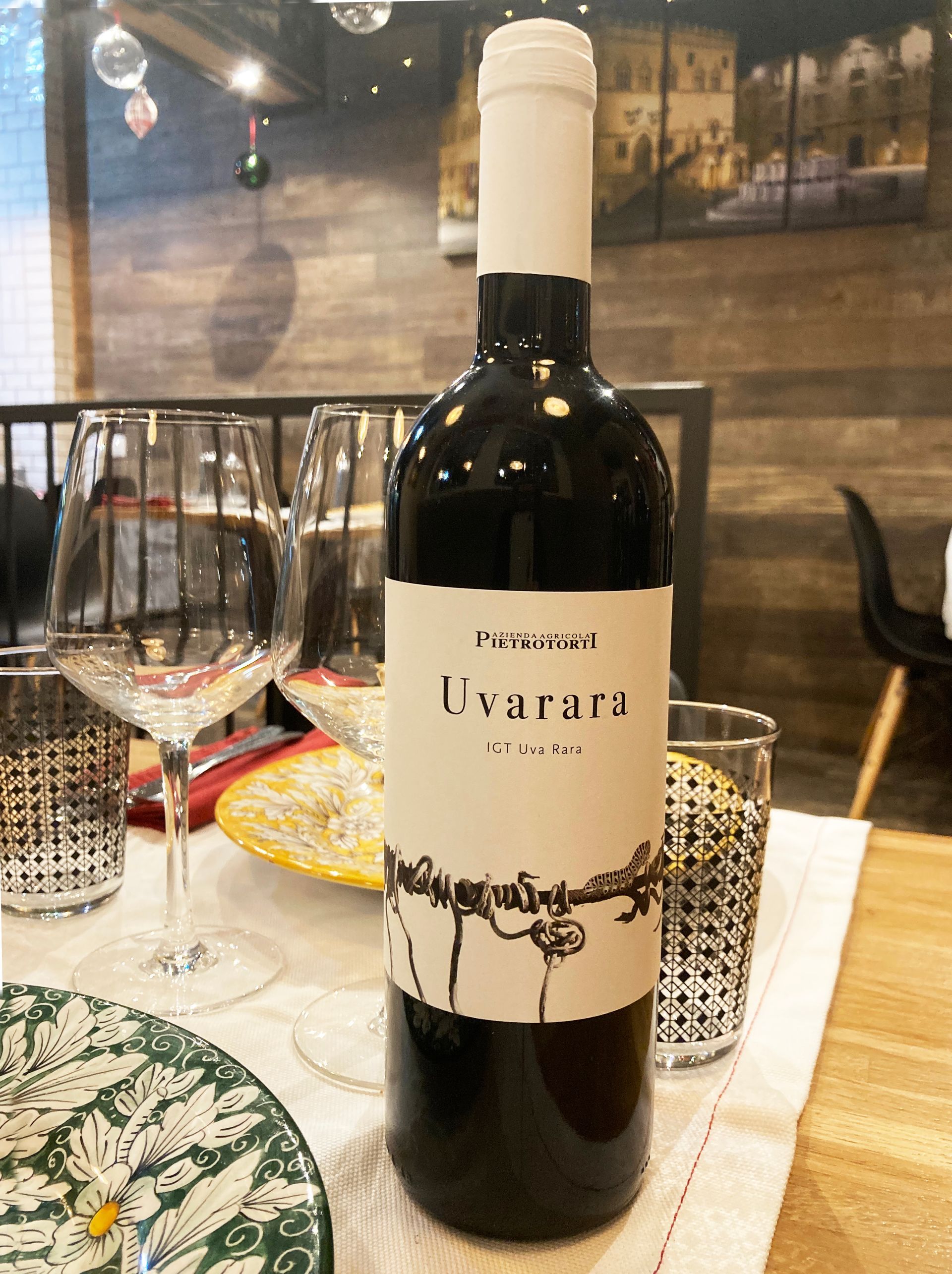 vino uvarara