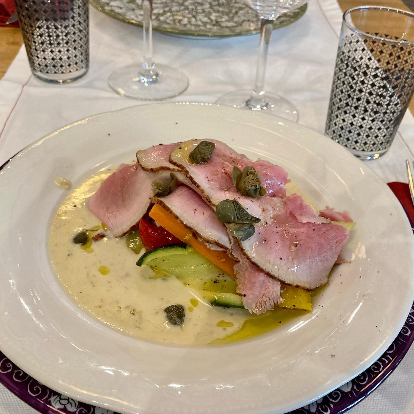 vitello tonnato e verdure croccanti