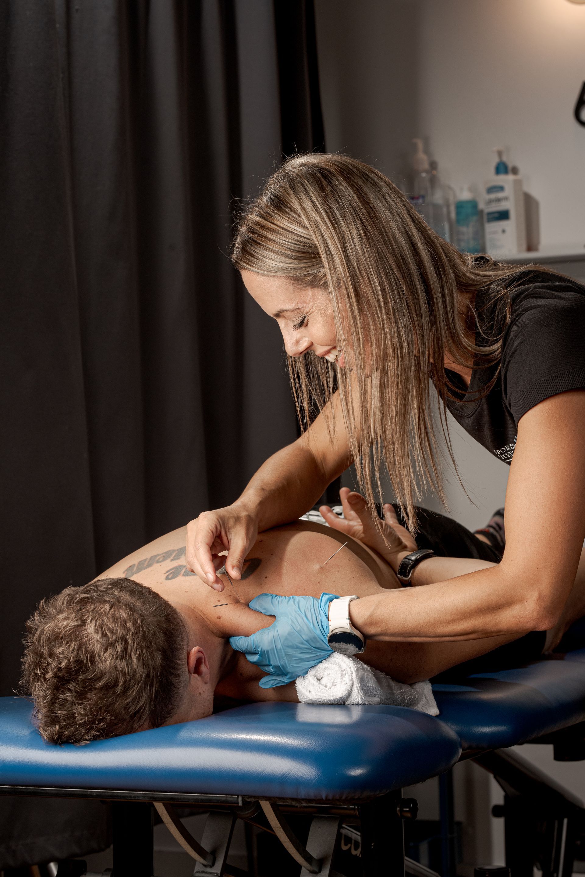 dry needling session of the neck and shoulder