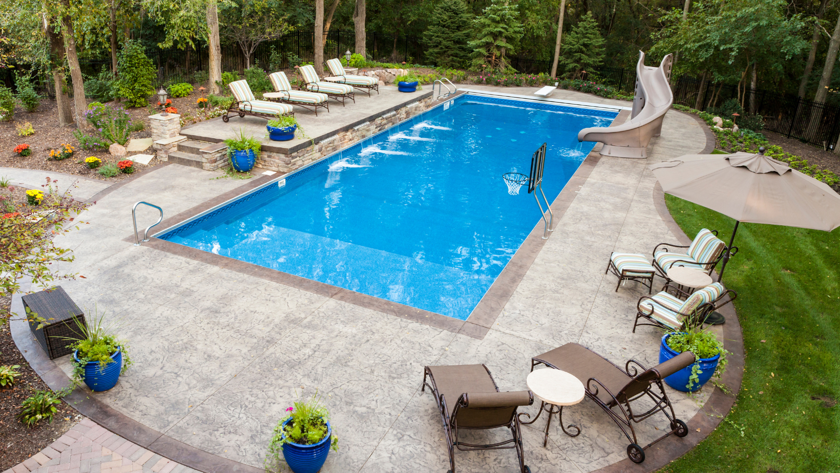 SWIMMING POOL PRESSURE WASHING