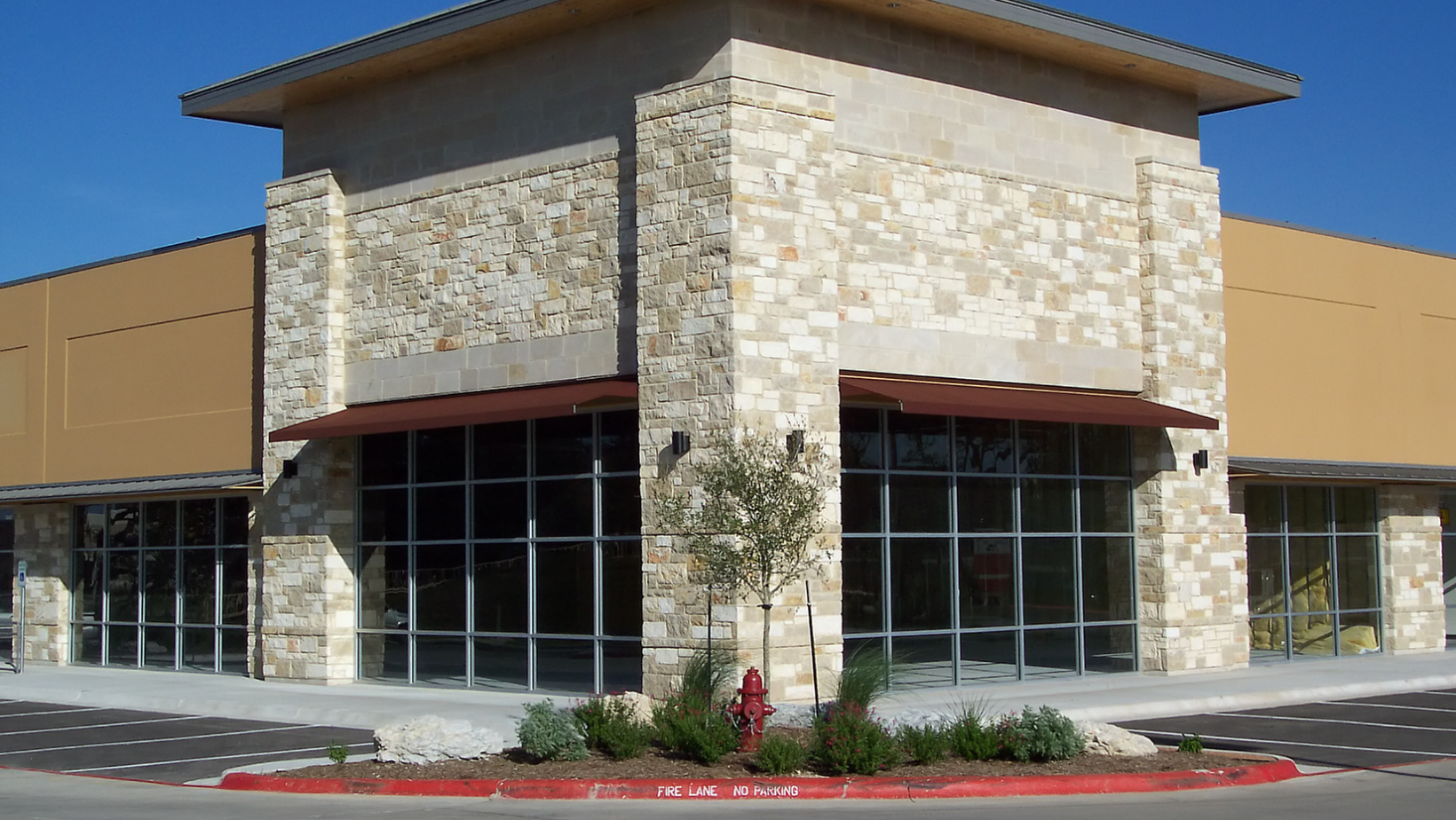 COMMERCIAL PRESSURE WASHING