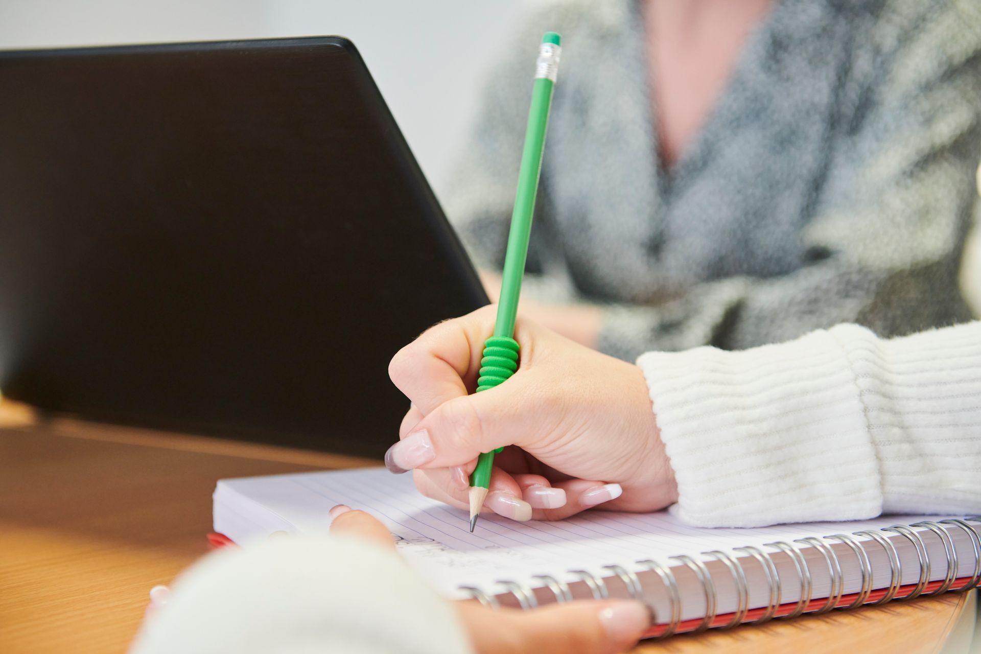 A green background with puzzle pieces and the words hr support for businesses