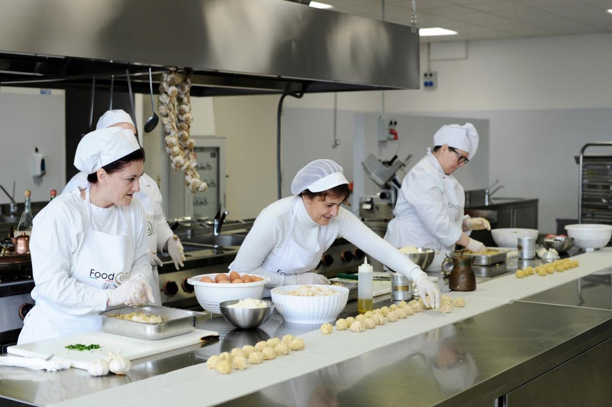 Staff di Food Services