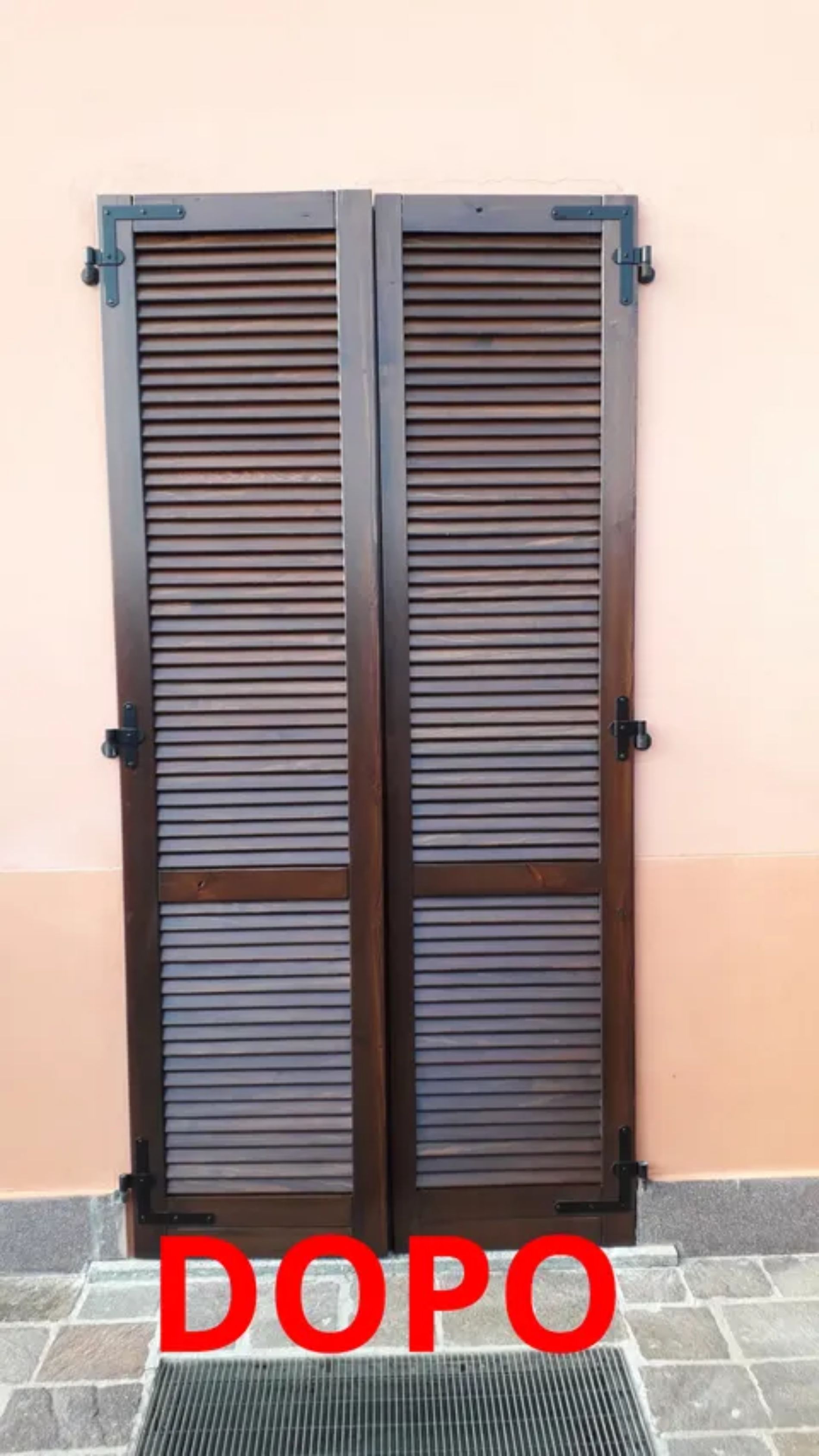 persiana in legno scuro