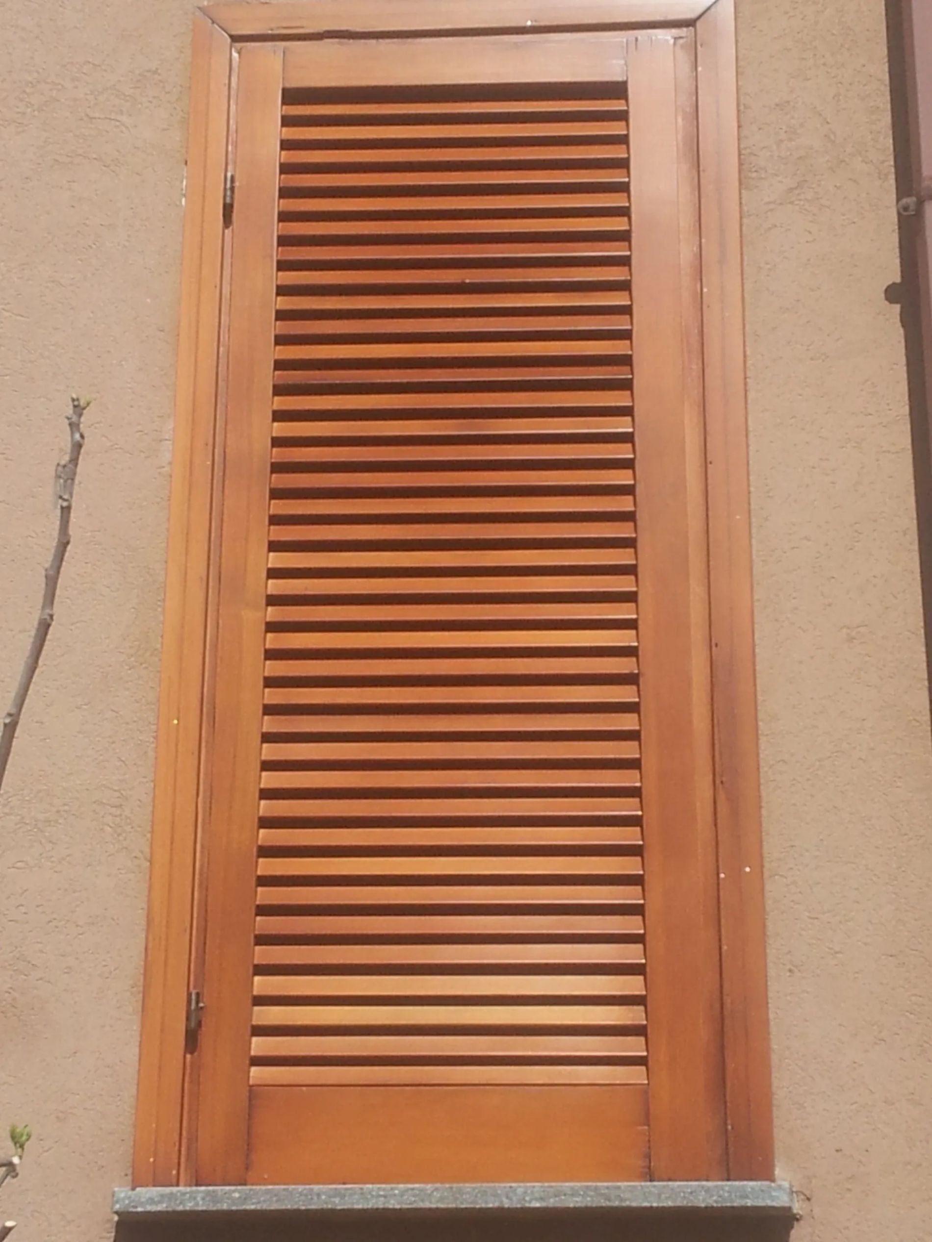 persiana in legno artigianale