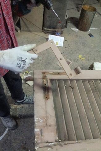 restauro di un'antica persiana