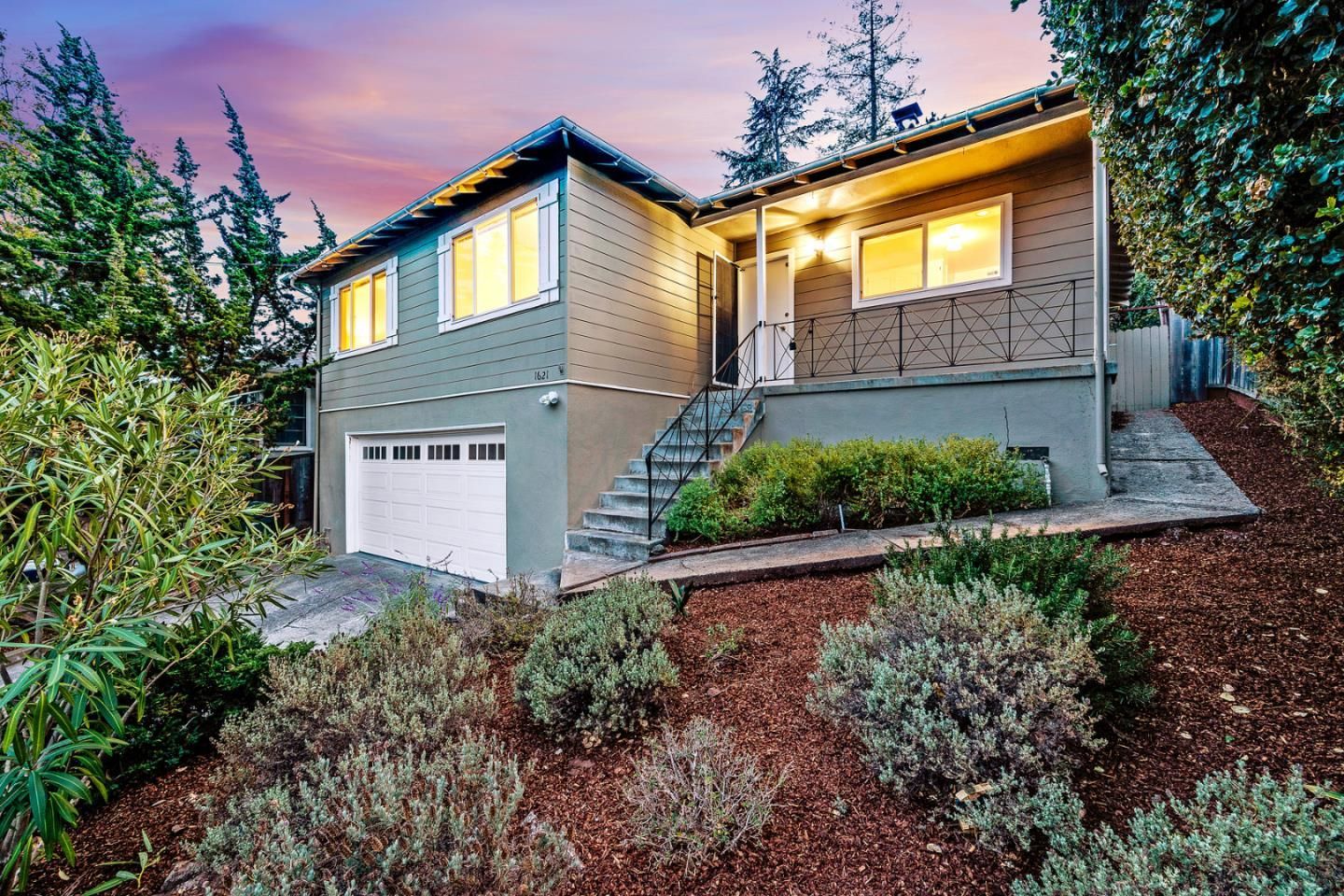 1621 Notre Dame Ave, Belmont