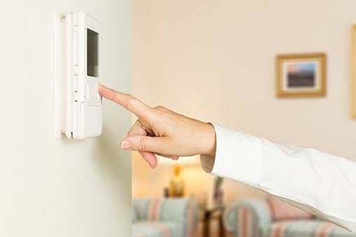 Adjusting Thermostat — Rochester Hills, MI — Briarwood Heating & Cooling Adjusting Thermostat — Rochester Hills, MI — Briarwood Heating & Cooling
