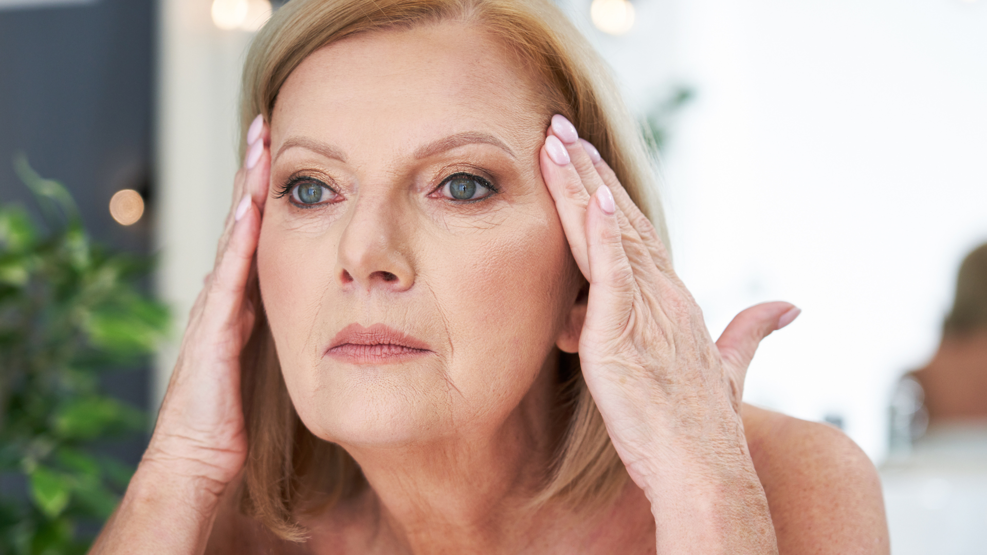 A bunch of makeup brushes are sitting on top of a table.