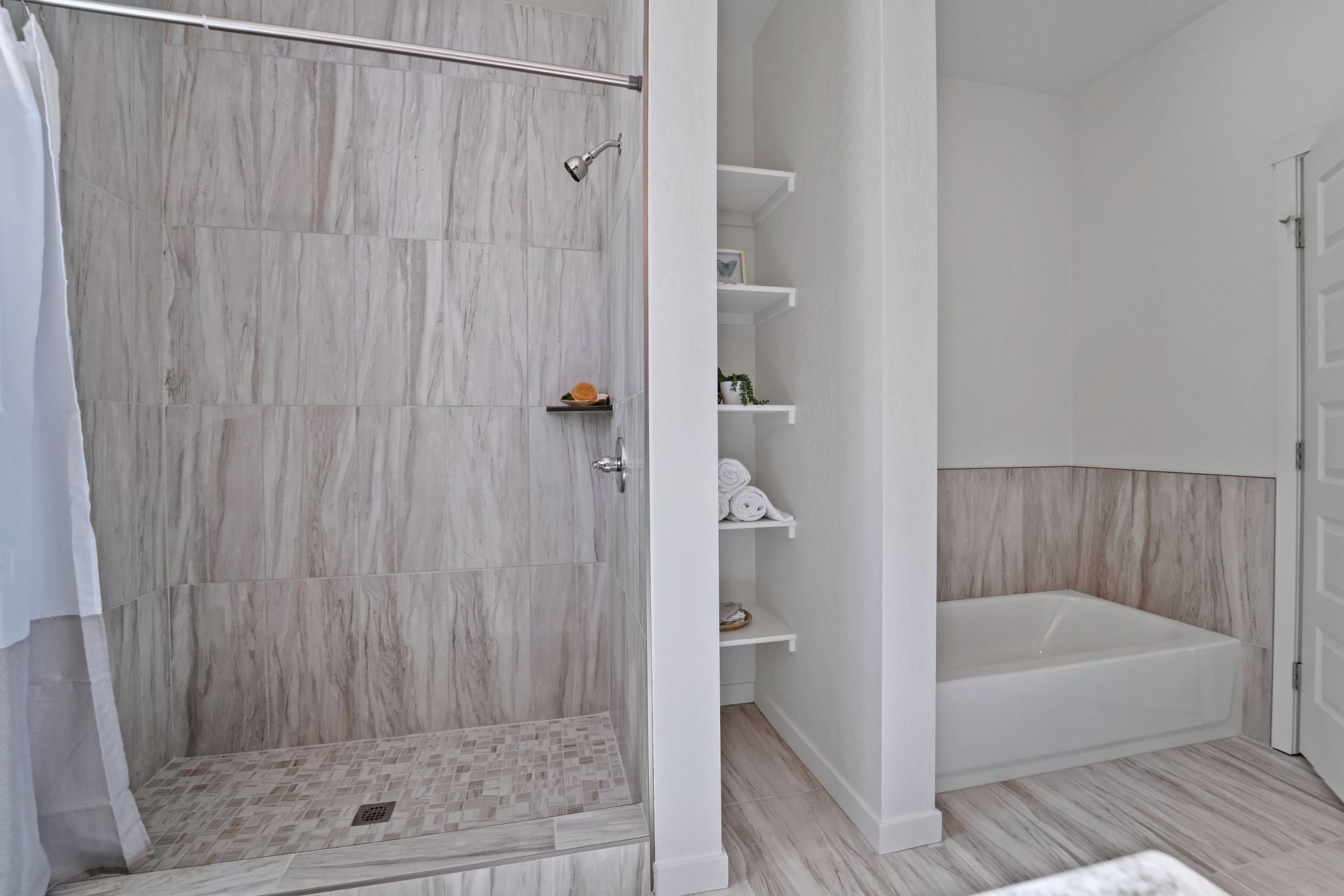 Senergy Builders - Brookfield South Master Bath