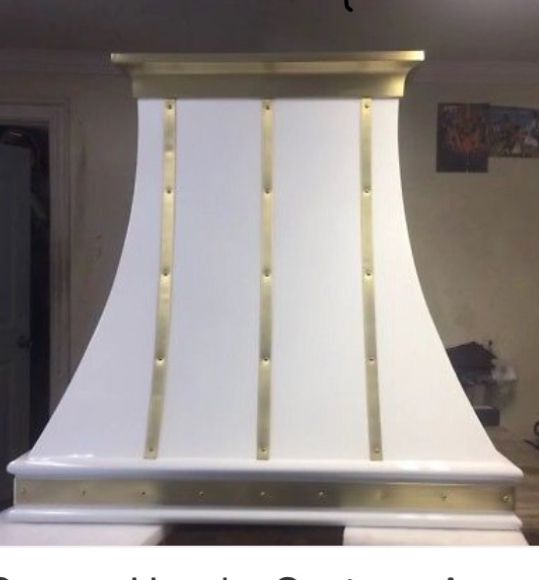 A white hood with gold stripes on it