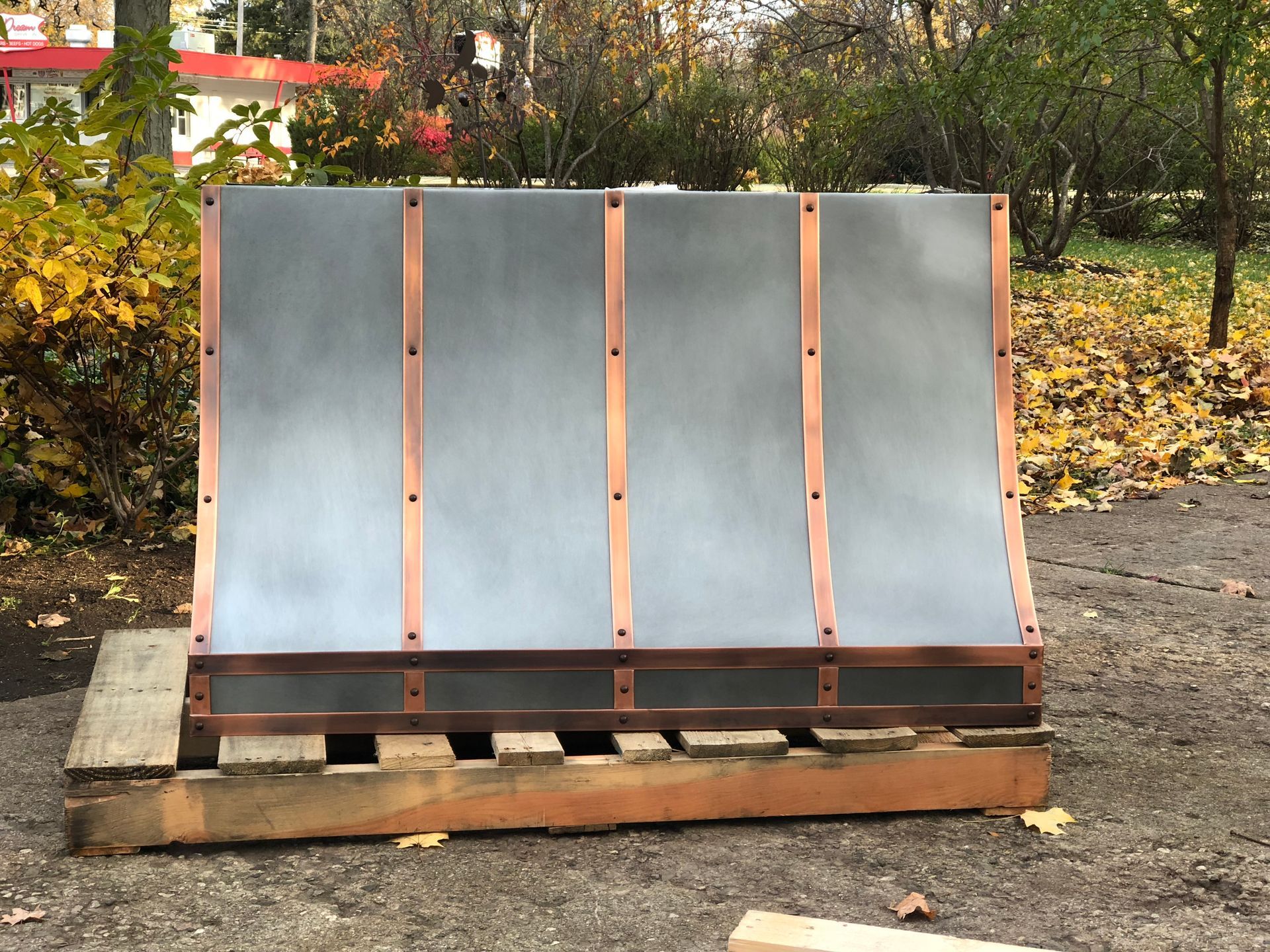 A large piece of metal is sitting on a wooden pallet