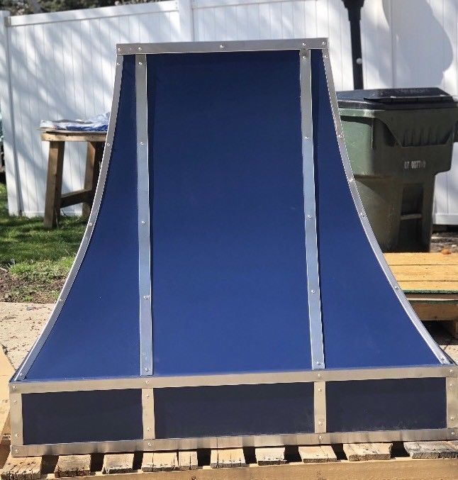 A blue hood is sitting on a wooden pallet